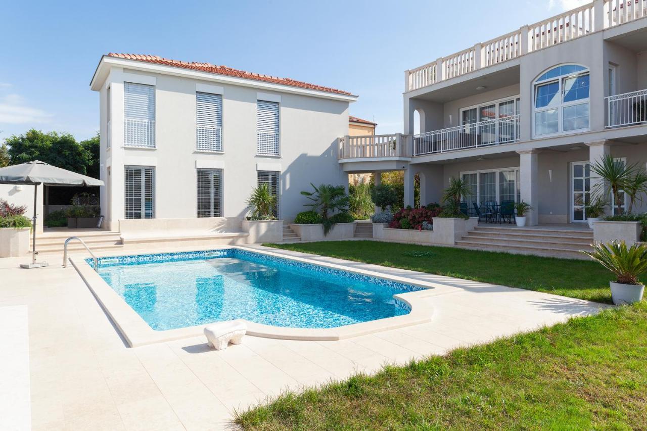 מאלינסקה Deluxe Apartments Vila Carissa מראה חיצוני תמונה