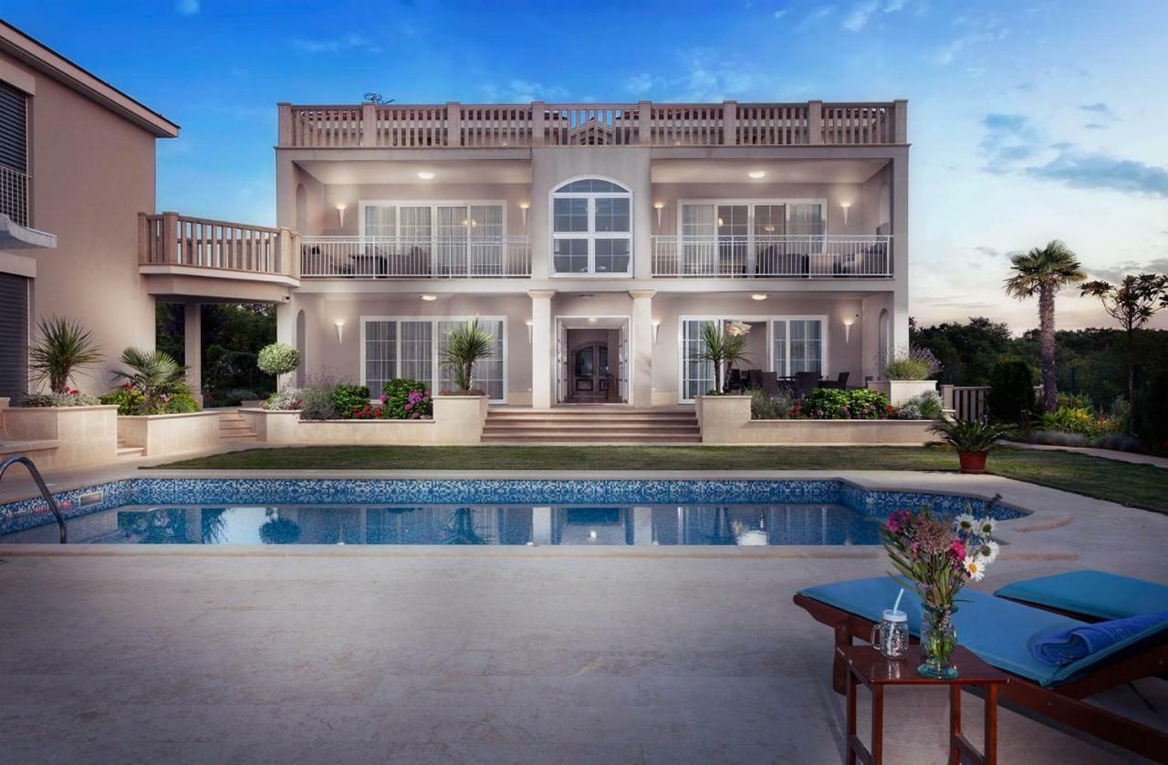 מאלינסקה Deluxe Apartments Vila Carissa מראה חיצוני תמונה
