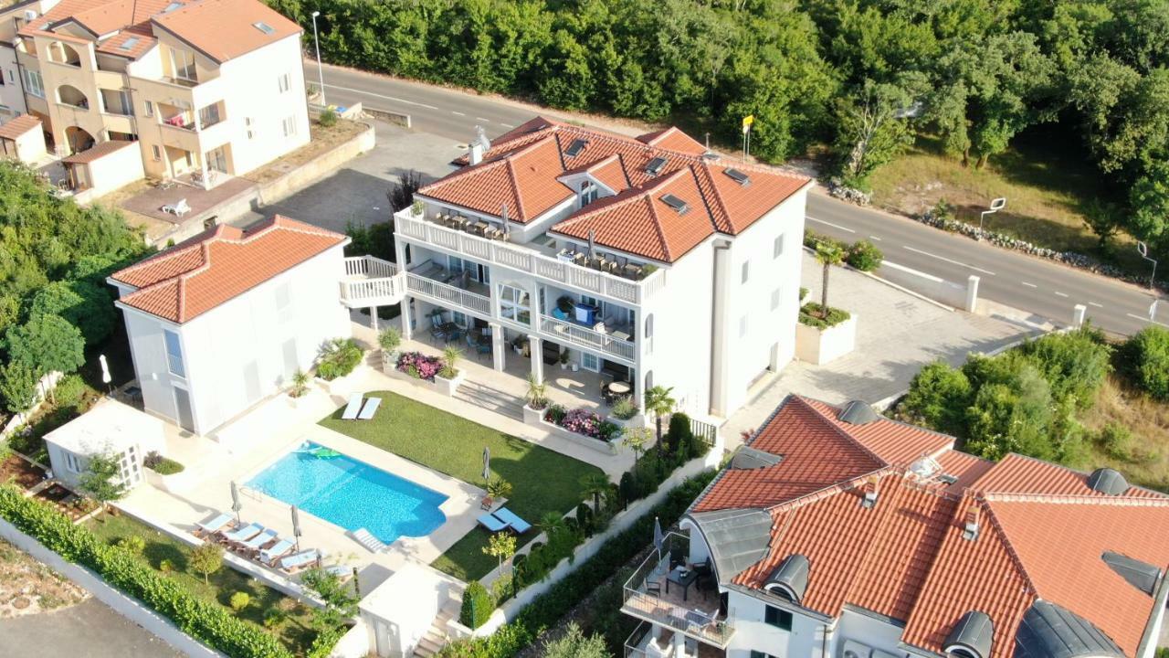 מאלינסקה Deluxe Apartments Vila Carissa מראה חיצוני תמונה