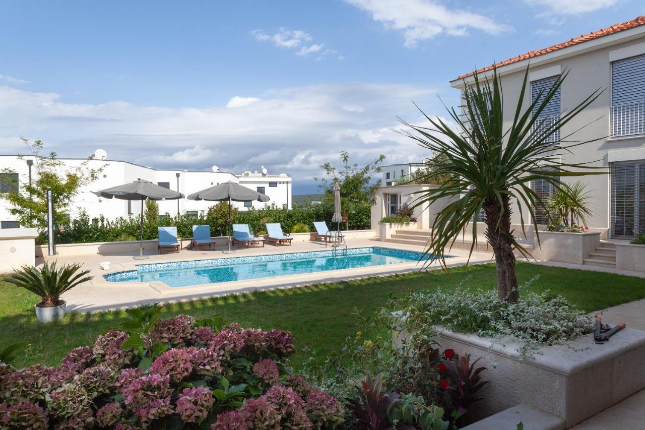 מאלינסקה Deluxe Apartments Vila Carissa מראה חיצוני תמונה