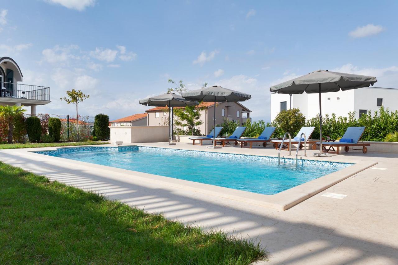 מאלינסקה Deluxe Apartments Vila Carissa מראה חיצוני תמונה